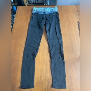 Body language called scrunch Black with blue green snake ruched waist band